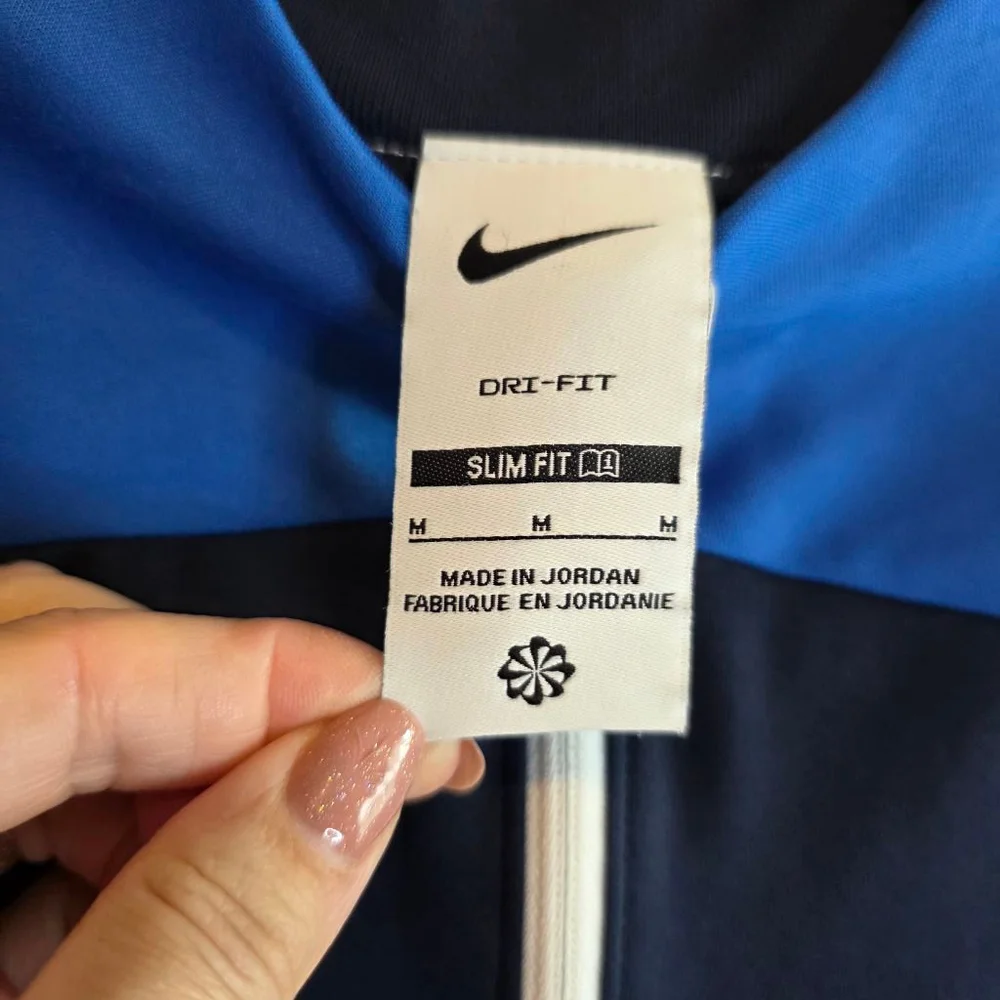Women's Nike Dri-FIT Long sleeve Tshirt Size M Blue Navy
